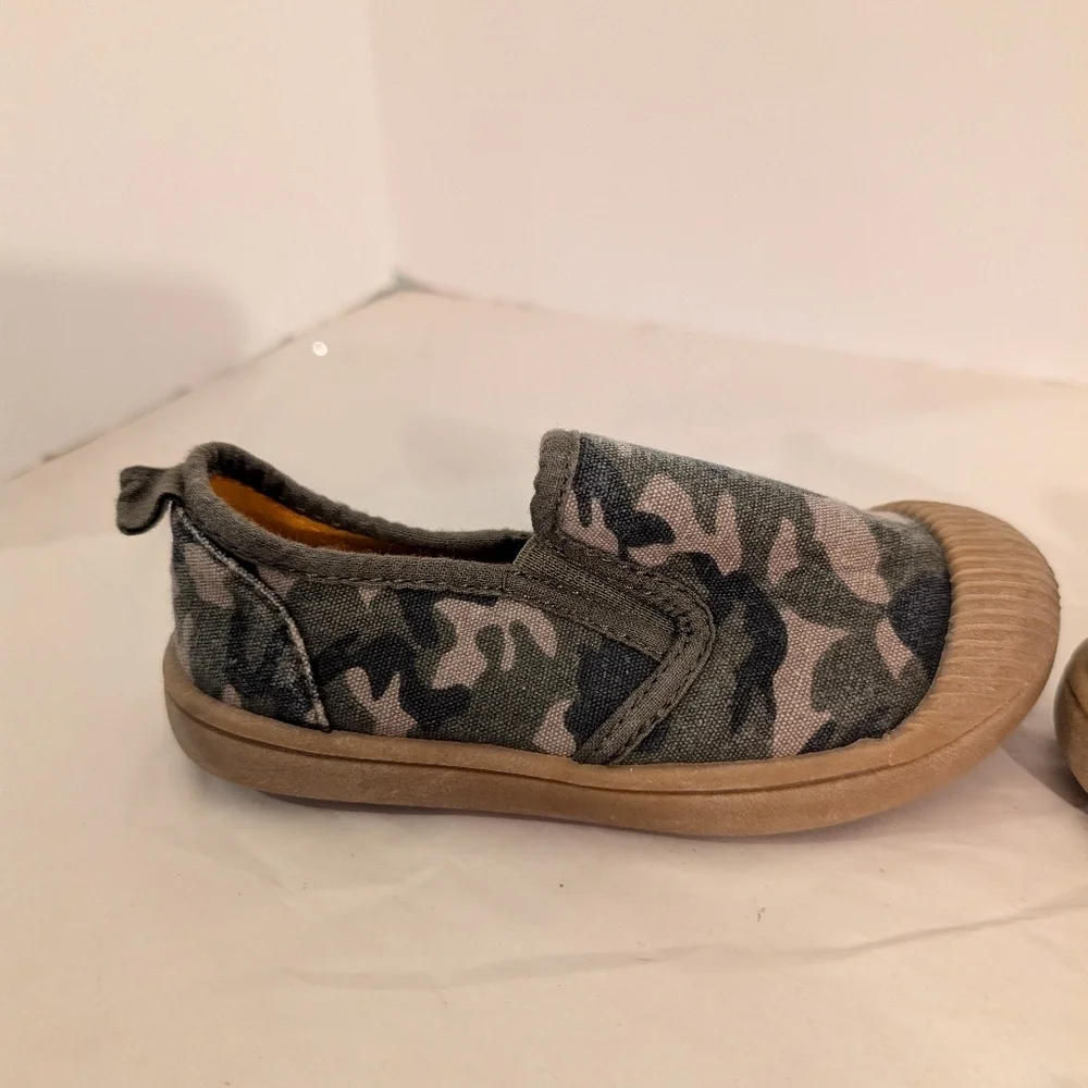 Cat & Jack Toddler Boy Green Camouflage Slip-On Sneakers in Size 7